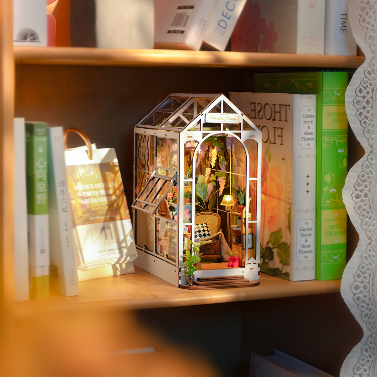 Book Nook Shelf Insert - Holiday Garden House