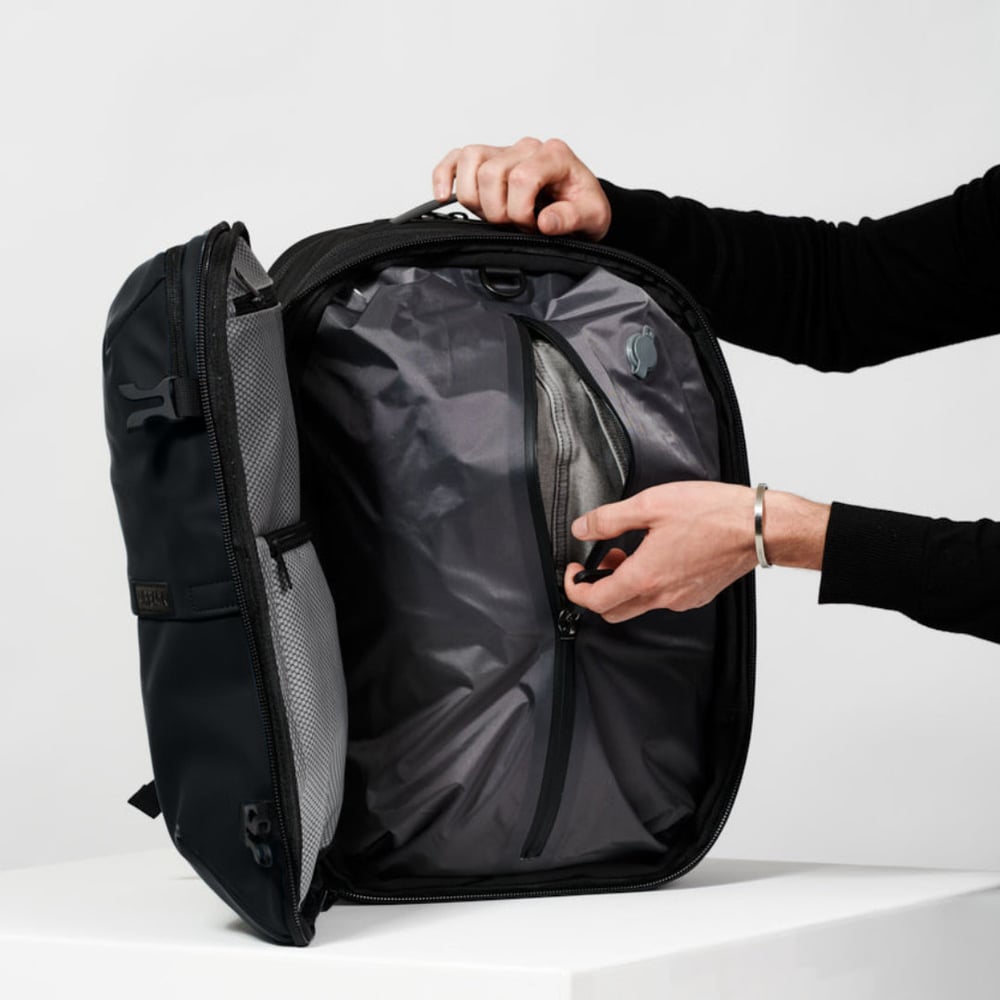 Travel Bag with Built-In Vacuum System