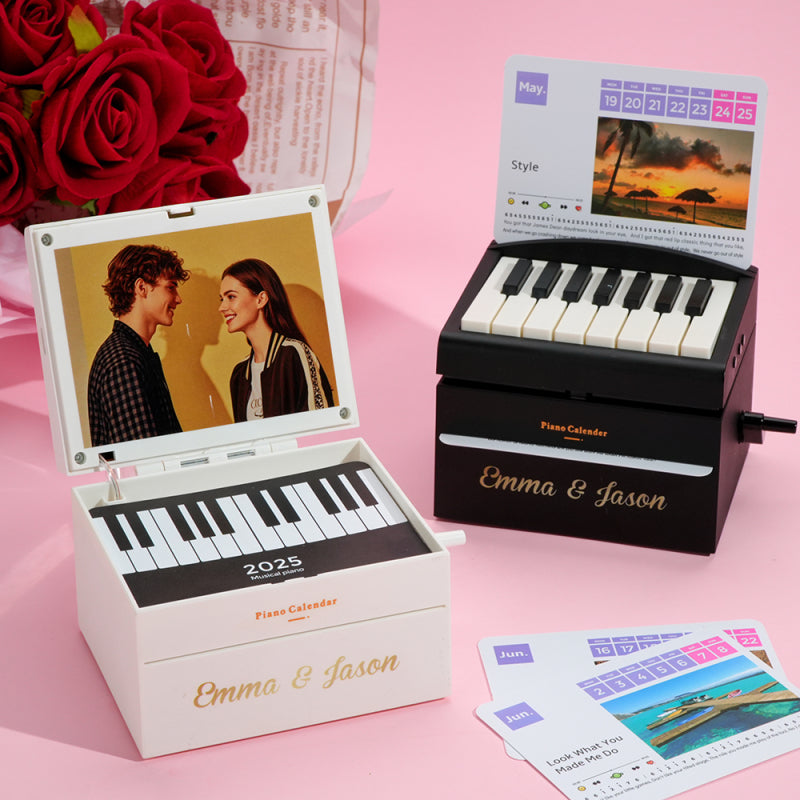 2025 Swiftie Piano Desk Calendar: Mini Playable Piano with 52 Weekly Music Sheets & Advent Calendar Feature