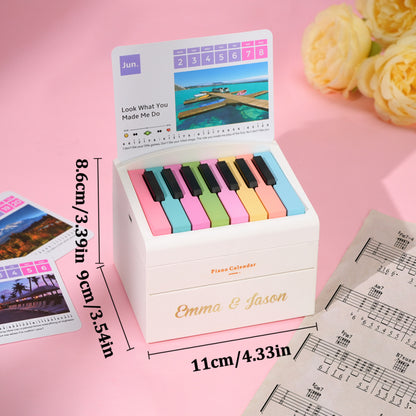 2025 Swiftie Piano Desk Calendar: Mini Playable Piano with 52 Weekly Music Sheets & Advent Calendar Feature